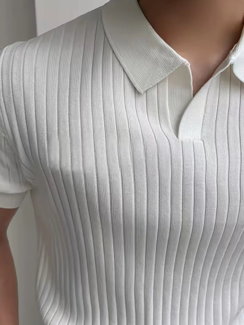 Polo à col en V avec texture côtelée