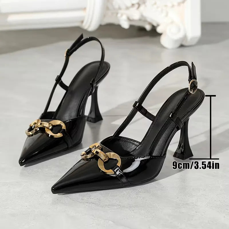 Escarpin avec boucle en métal