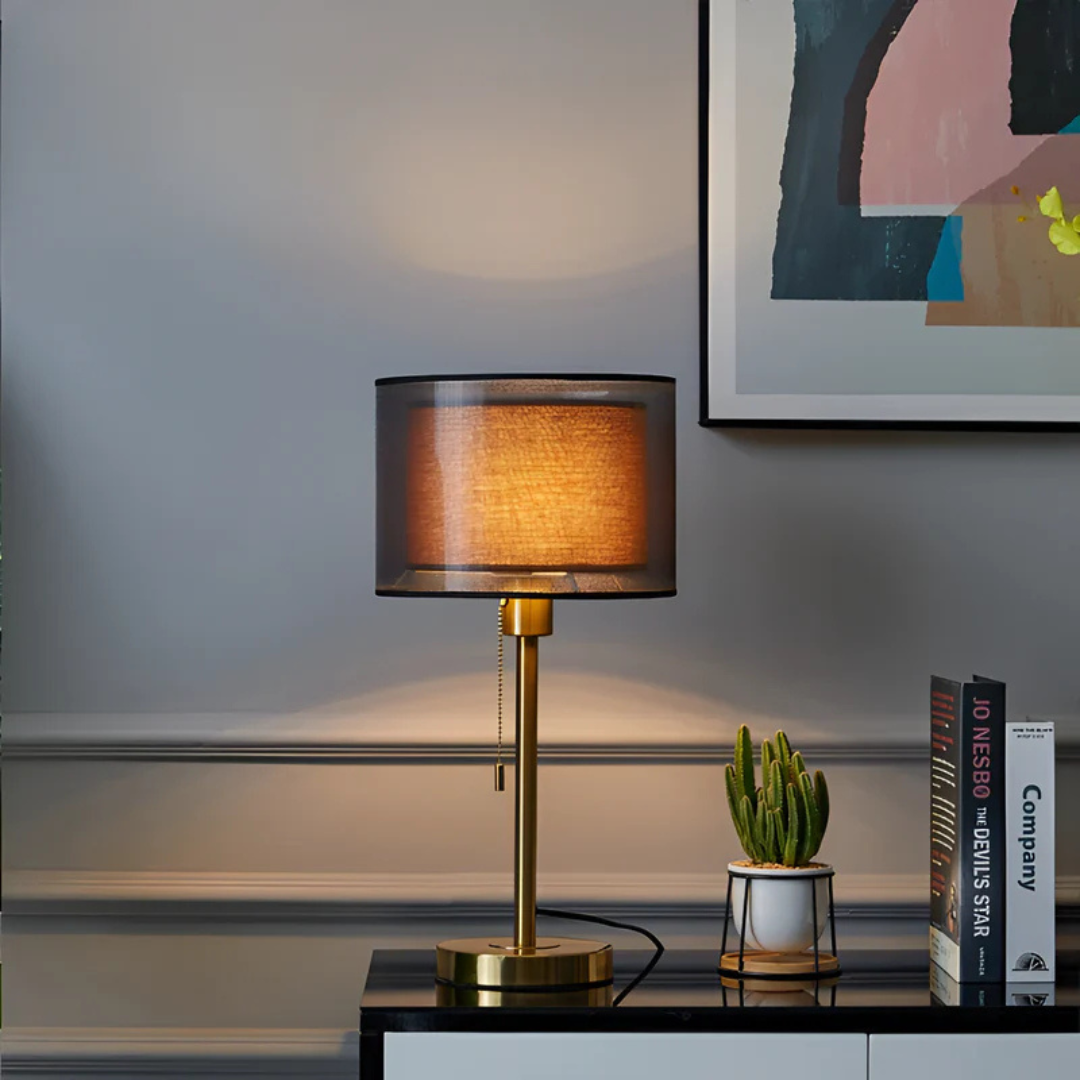 Lampada da tavolo vintage con doppio paralume in tessuto per una calda luce d’atmosfera a LED
