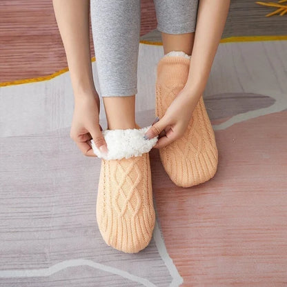 2 pairs of women's yoga socks
