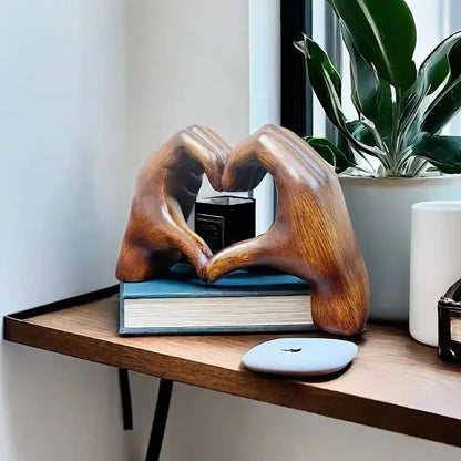 Scultura a forma di cuore: arte moderna dal tocco romantico