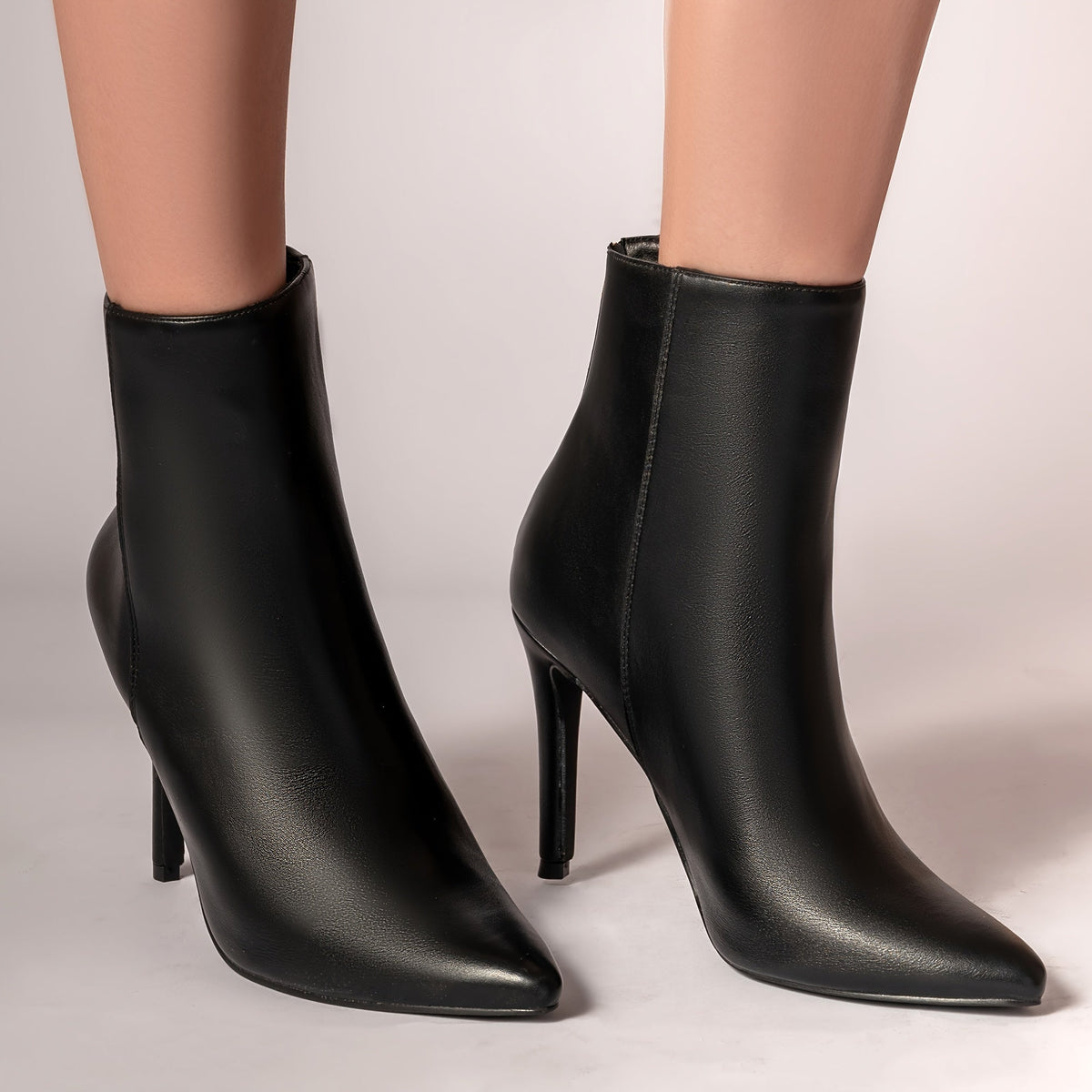 Karlijn - Elegant ankle boots in western style with stiletto heel