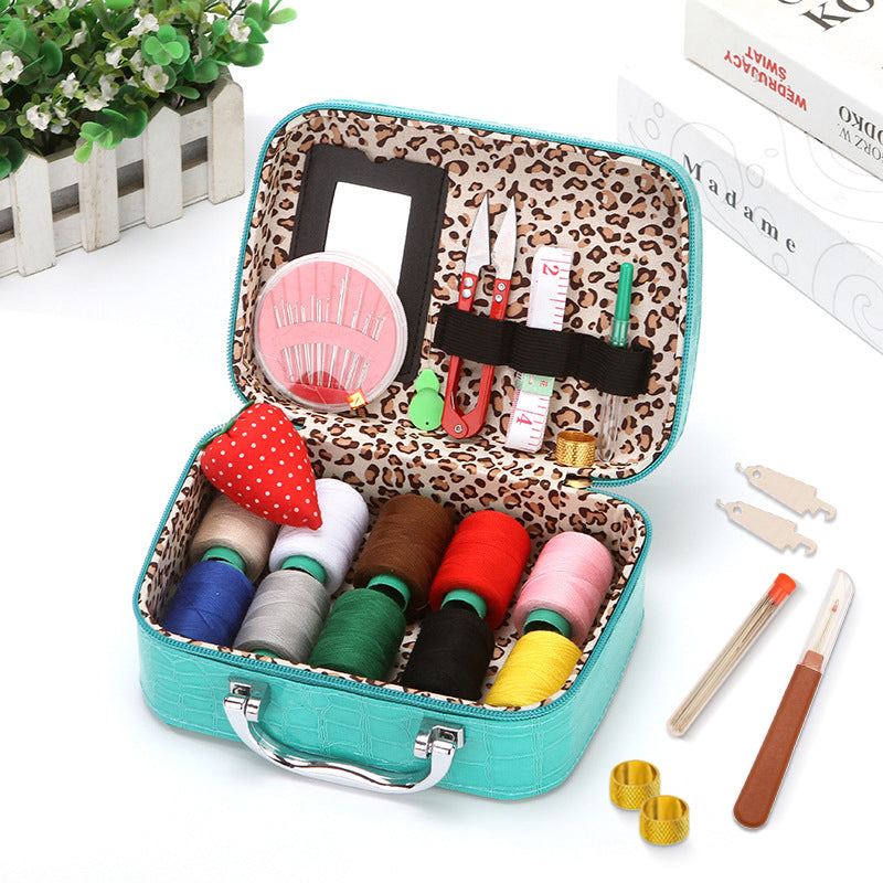 Kit de costura portátil completo en estuche de piel sintética de lujo – Compacto y práctico