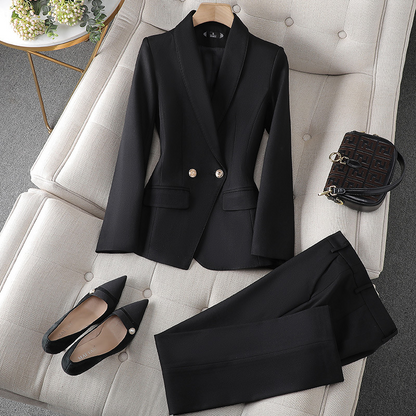 Completo da donna a due pezzi con blazer e pantaloni
