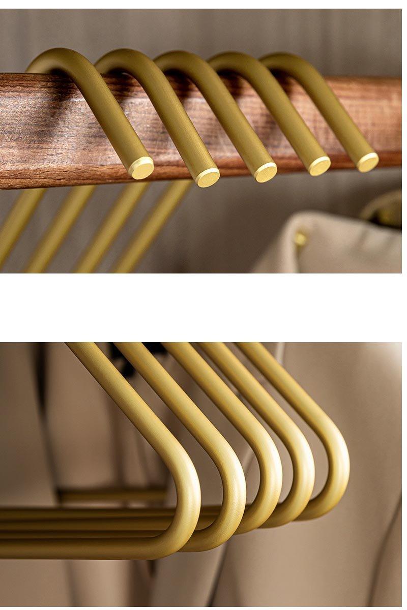 Premium Hangers for a Neat Wardrobe