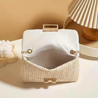 Pochette tissée avec fermeture dorée