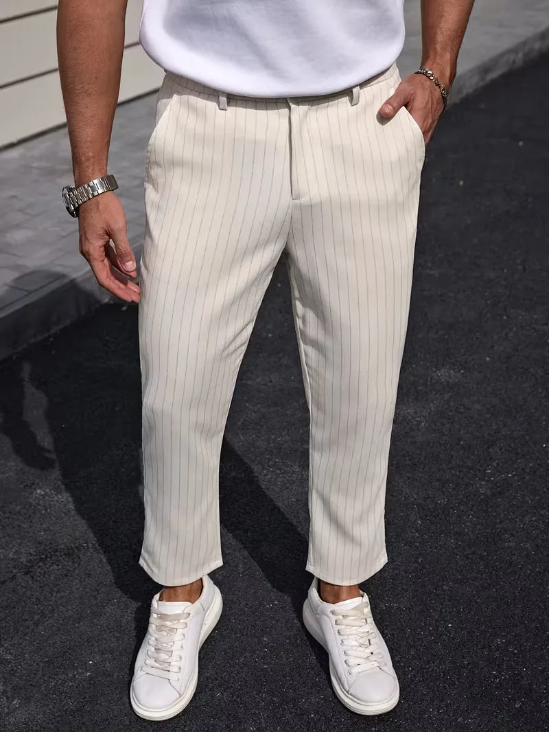 Pantalon slim à fines rayures