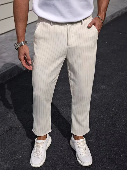 Pantalon slim à fines rayures