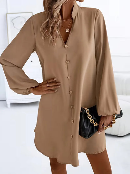 Robe chemise avec col en V et manches longues
