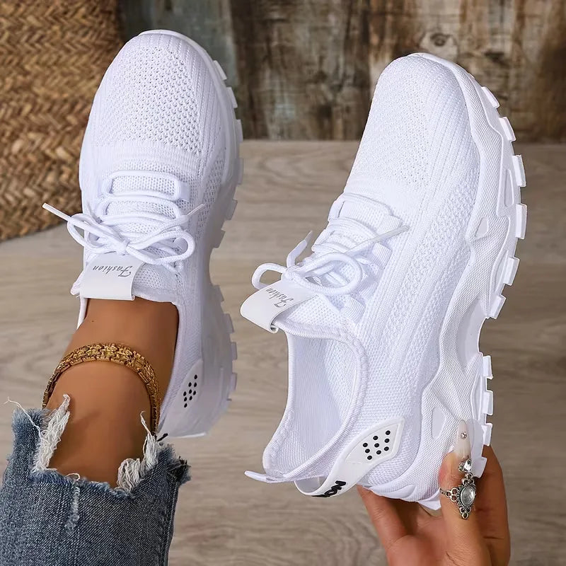 Low sneaker with mesh upper
