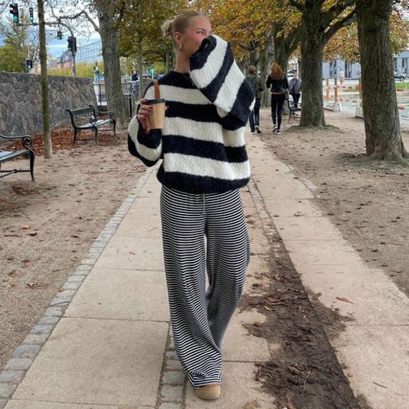 Striped Lounge Trousers for Women with Wide Legs and Elastic Waist