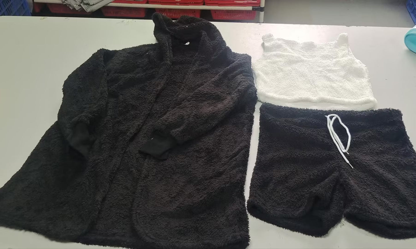 Top corto, maniche lunghe e pantaloncini con coulisse