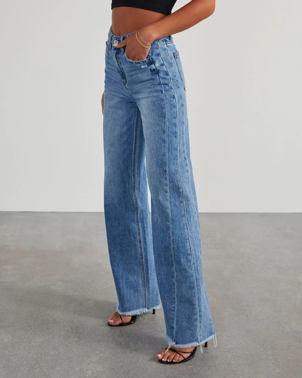 Niva – Loose Fit Jeans with Frayed Hem