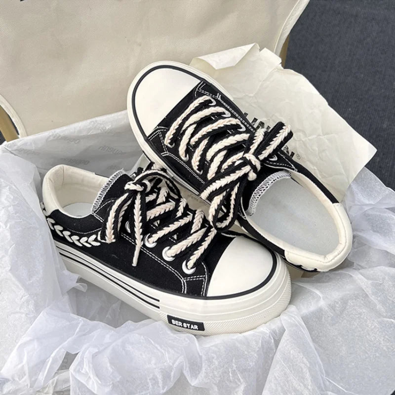 Serenity – Trendy Platform Canvas Sneakers with Elevated Sole