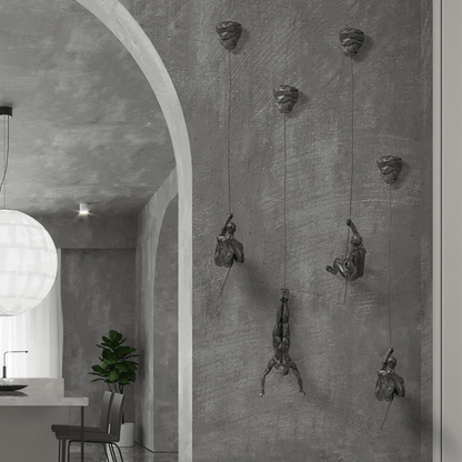 Conjunto de esculturas decorativas de pared con figuras trepadoras para una decoración moderna