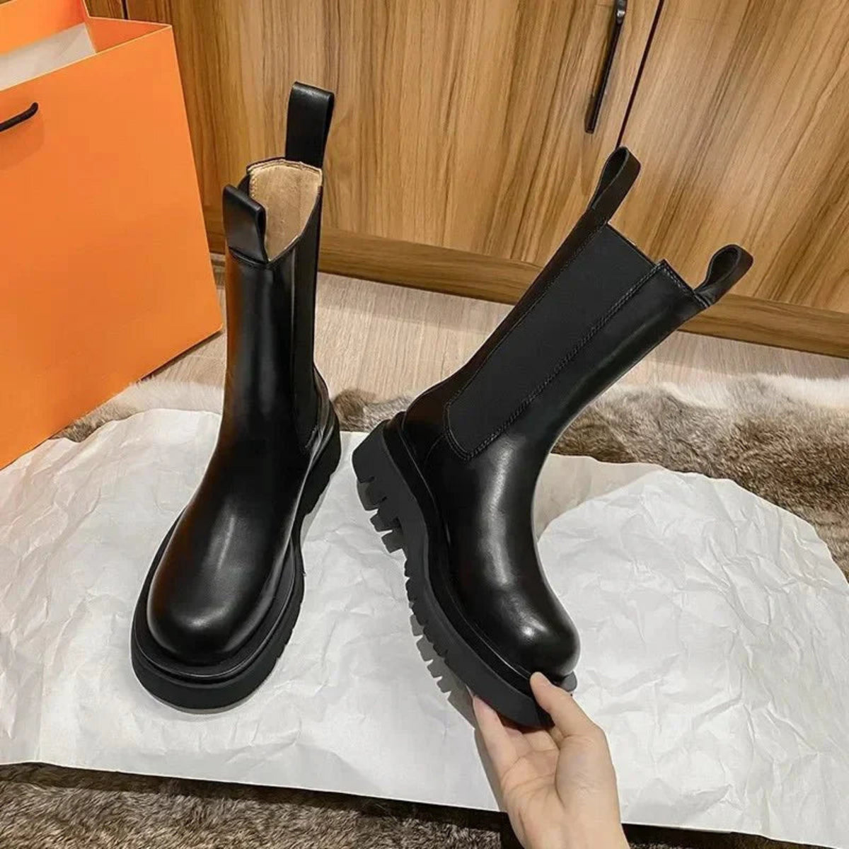 Ladies' Modern Chelsea Boots with Non-Slip Profile Sole