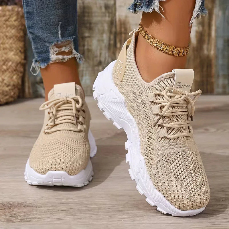 Low sneaker with mesh upper