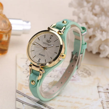 Orologio da donna al quarzo con quadrante inciso e cinturino in pelle vegana