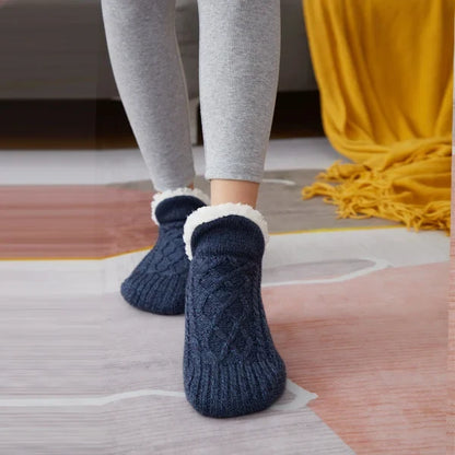 2 pairs of women's yoga socks