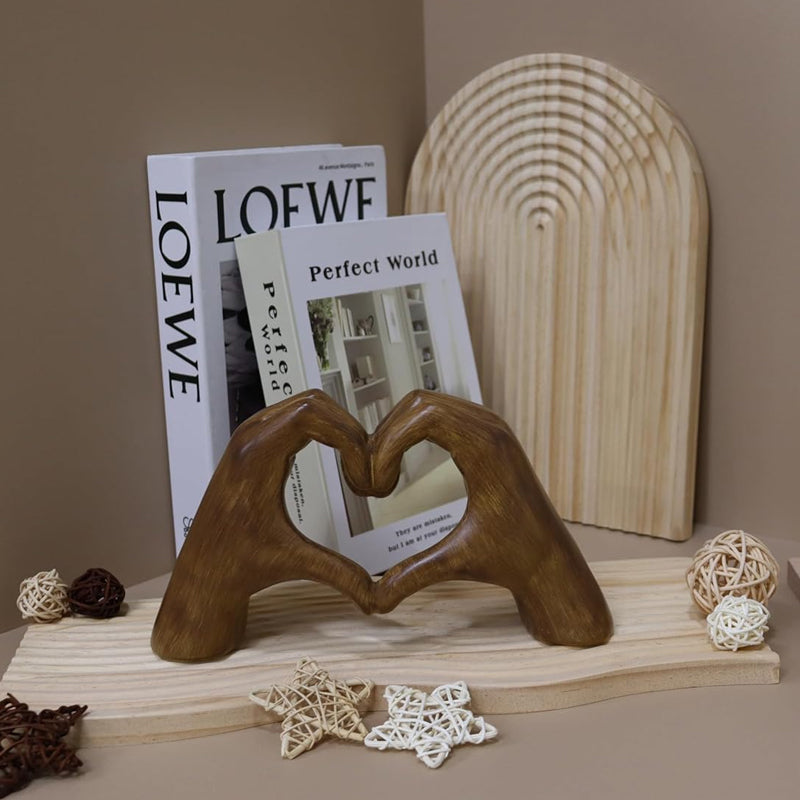 Scultura a forma di cuore: arte moderna dal tocco romantico