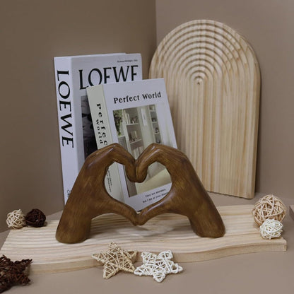 Scultura a forma di cuore: arte moderna dal tocco romantico