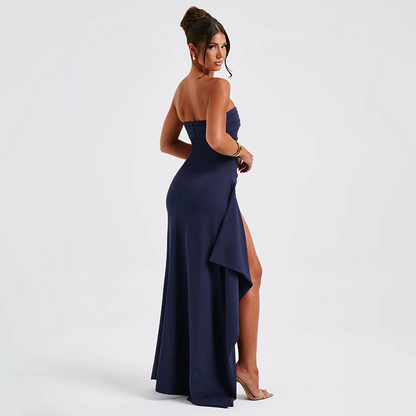 Vestido largo sin tirantes con abertura