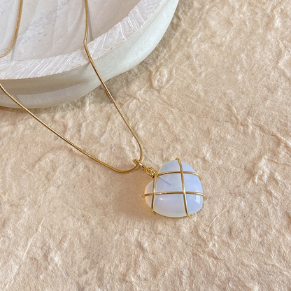 Fashionable Moonstone Necklace