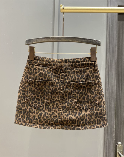 Stylish Mini Skirt with Leopard Print and Denim Look