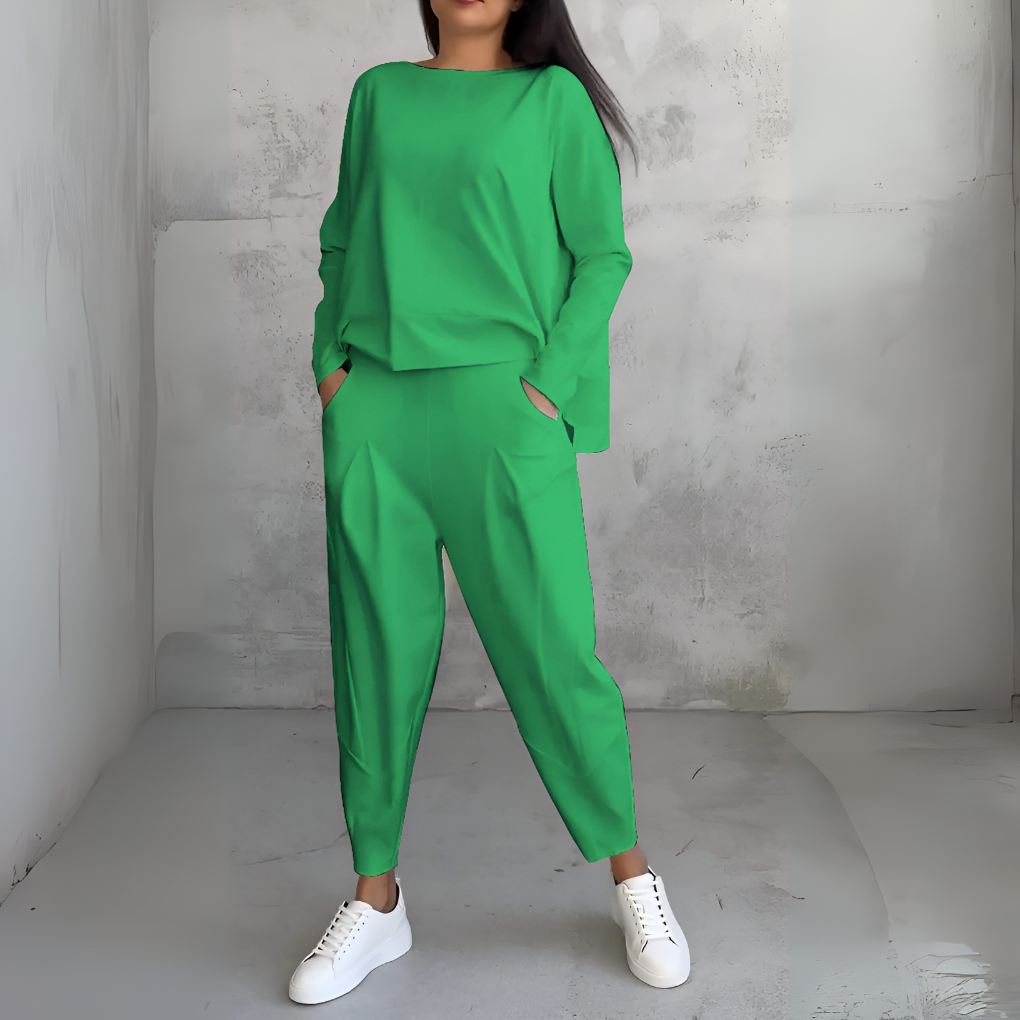 Conjunto deportivo de dos piezas con cuello redondo y mangas largas