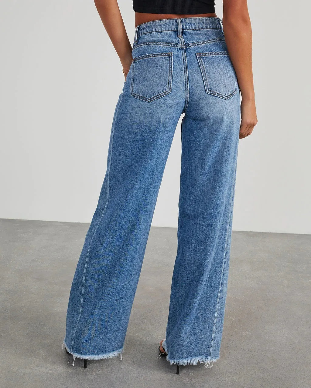 Niva – Loose Fit Jeans with Frayed Hem