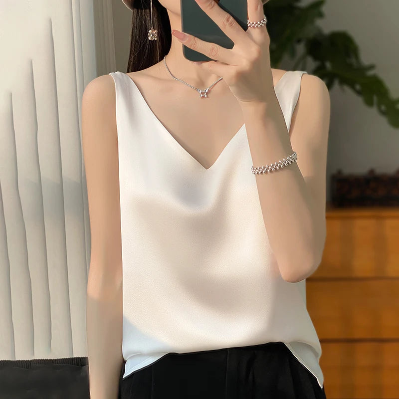Top de seda elegante para mujer con un estilo sofisticado