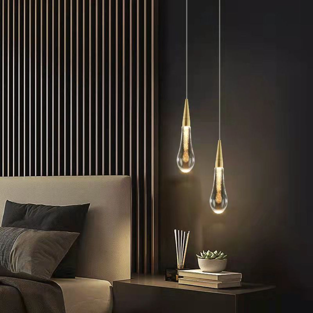 Elegante lámpara colgante dorada en forma de gota – Lujo para cualquier espacio