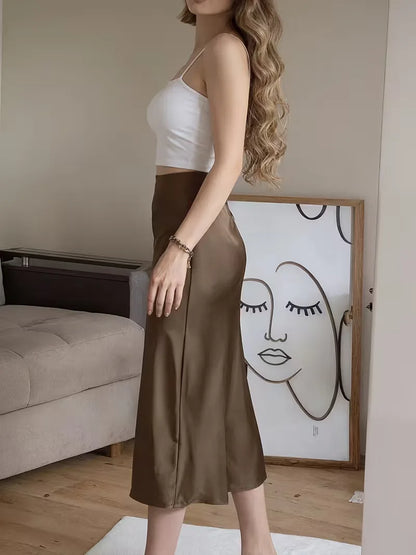 Jupe en satin avec fente haute