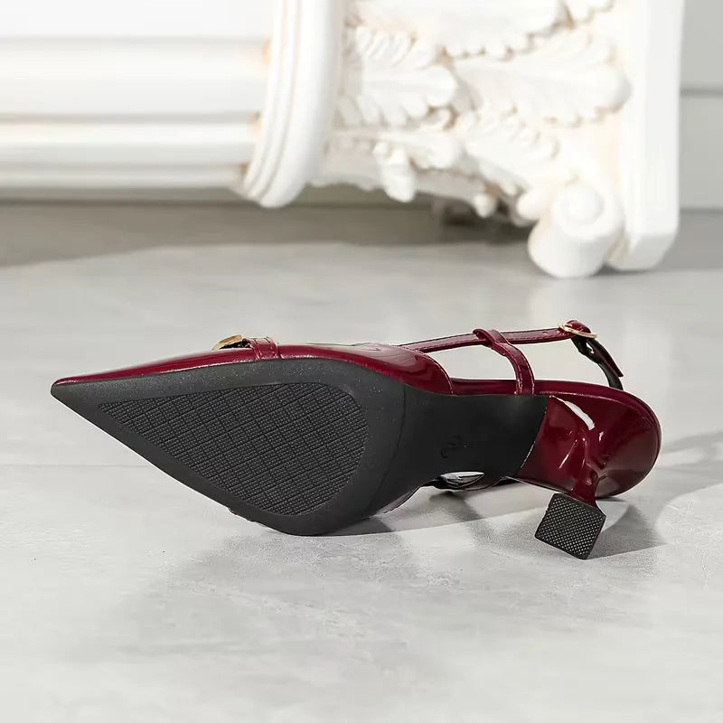 Escarpin avec boucle en métal