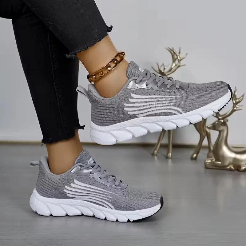 Low sneaker with mesh upper