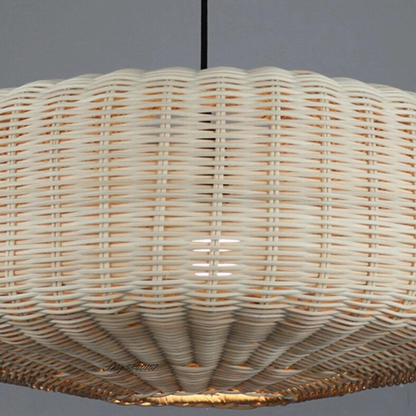 Candeeiro suspenso em rattan entrançado – Natural e elegante