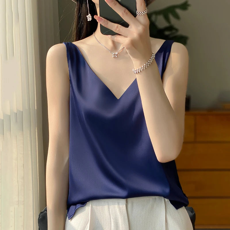 Top de seda elegante para mujer con un estilo sofisticado