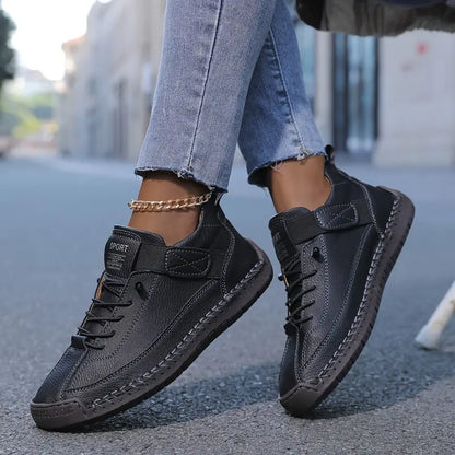 Sneakers ortopediche da donna con chiusura in velcro e lacci