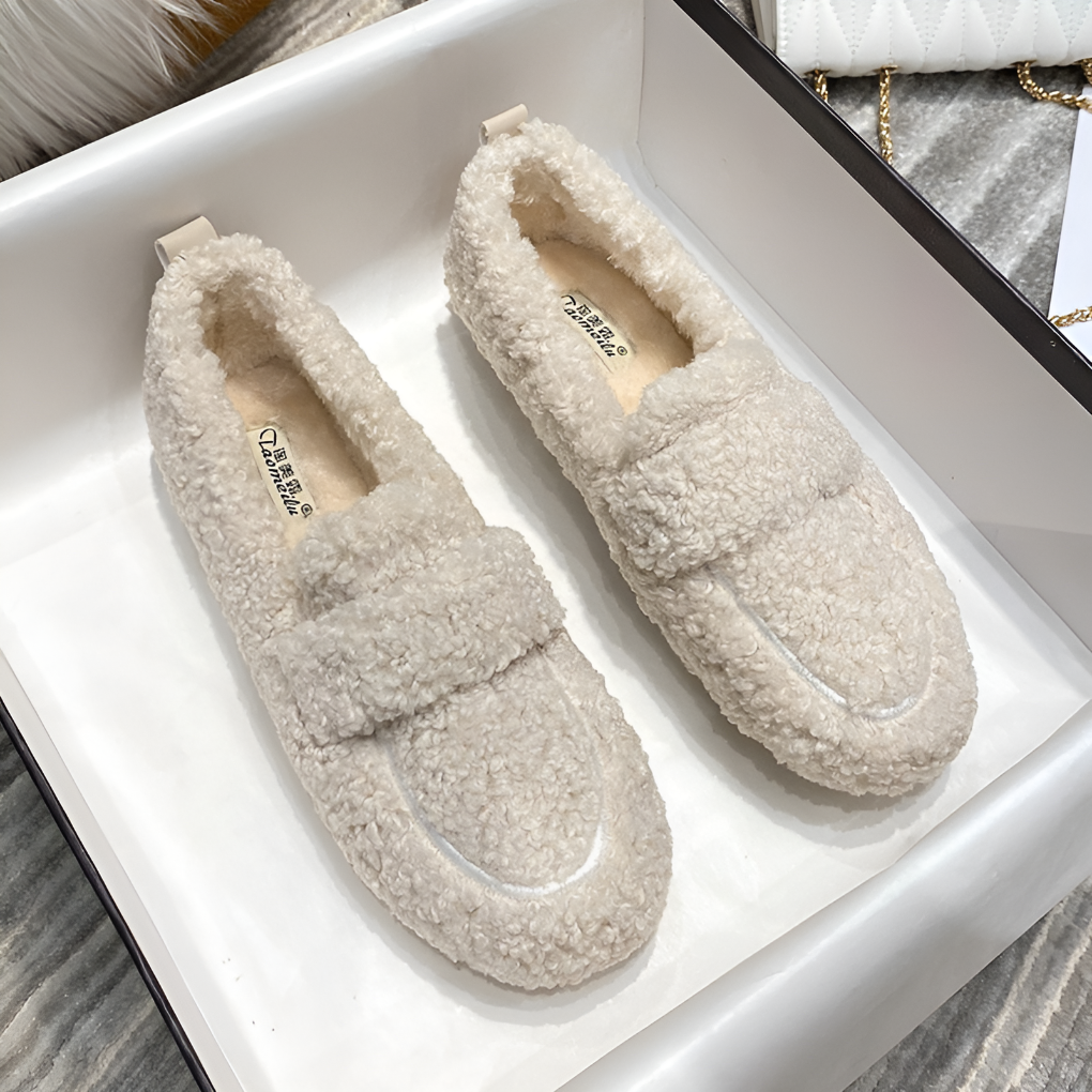 Plush slippers for women