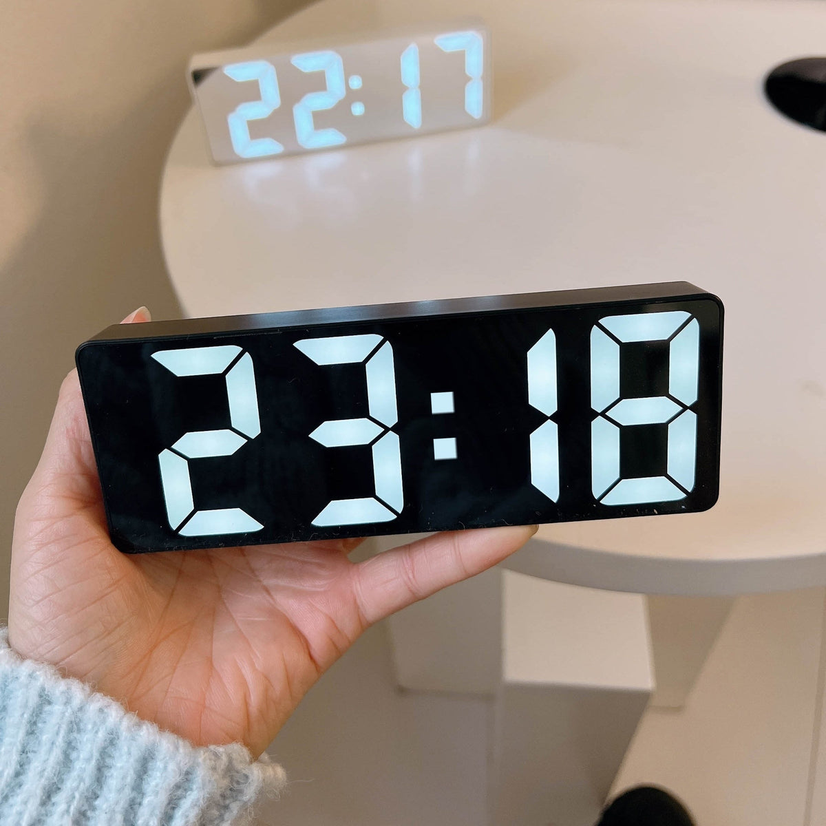 Sveglia digitale a LED con indicazione della temperatura e luminosità regolabile