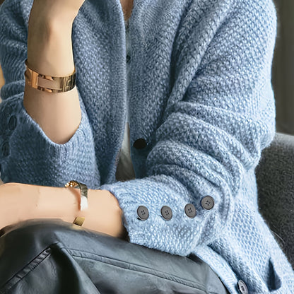 Maglione in maglia da donna con collo alto – comodo e intramontabile