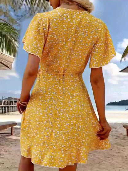 Leichtes Sommerkleid für Damen mit Blumenmuster und elegantem Wickeldesign