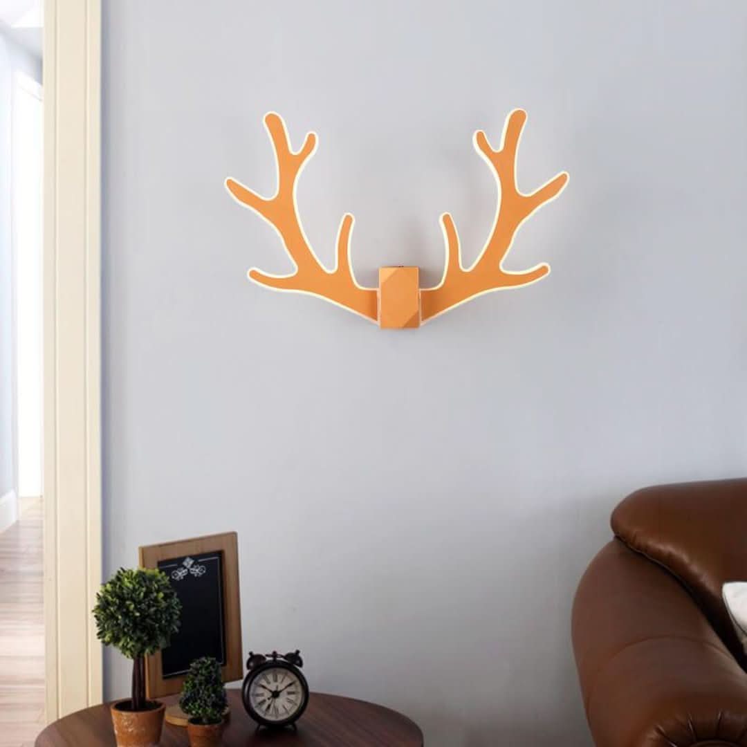 GeweiGlow - sencilla lámpara de pared con forma de asta y un brazo LED