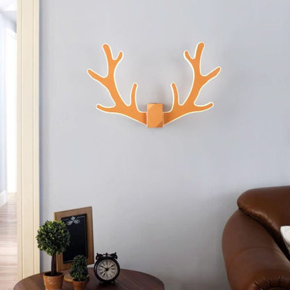 GeweiGlow - sencilla lámpara de pared con forma de asta y un brazo LED