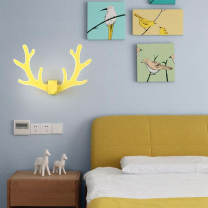 GeweiGlow - sencilla lámpara de pared con forma de asta y un brazo LED