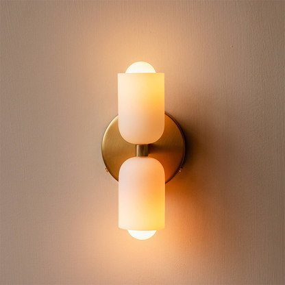 Moderní nástěnná lampa se světlem nahoru i dolů – jemné atmosférické osvětlení interiéru
