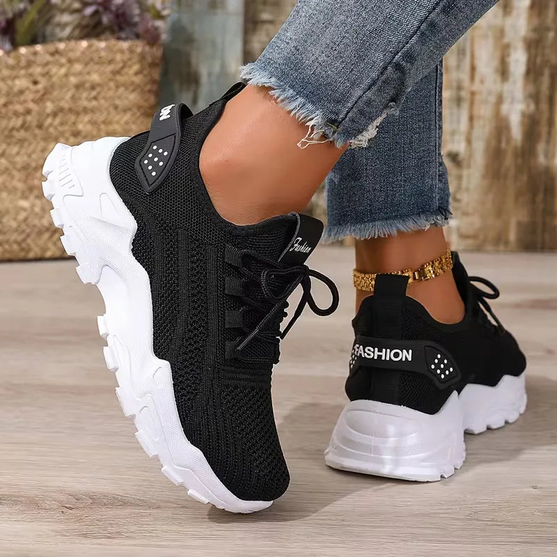 Low sneaker with mesh upper