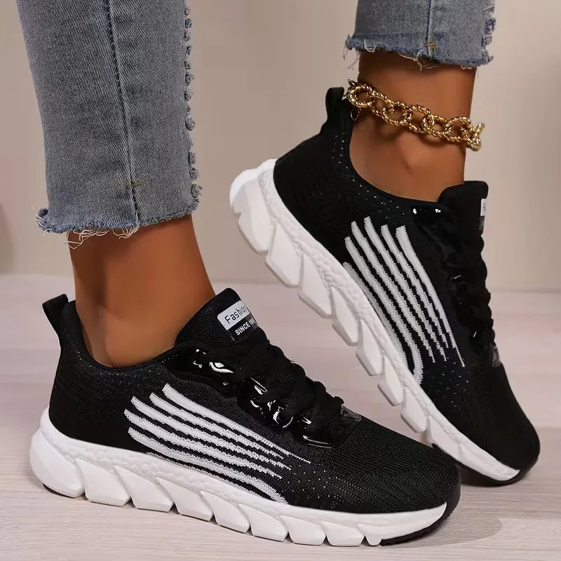 Low sneaker with mesh upper