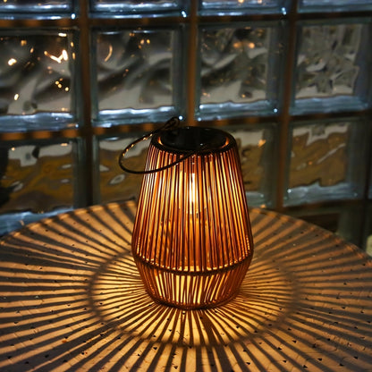 Geweven lantaarns op zonne-energie – elegante hangverlichting voor tuin en terras