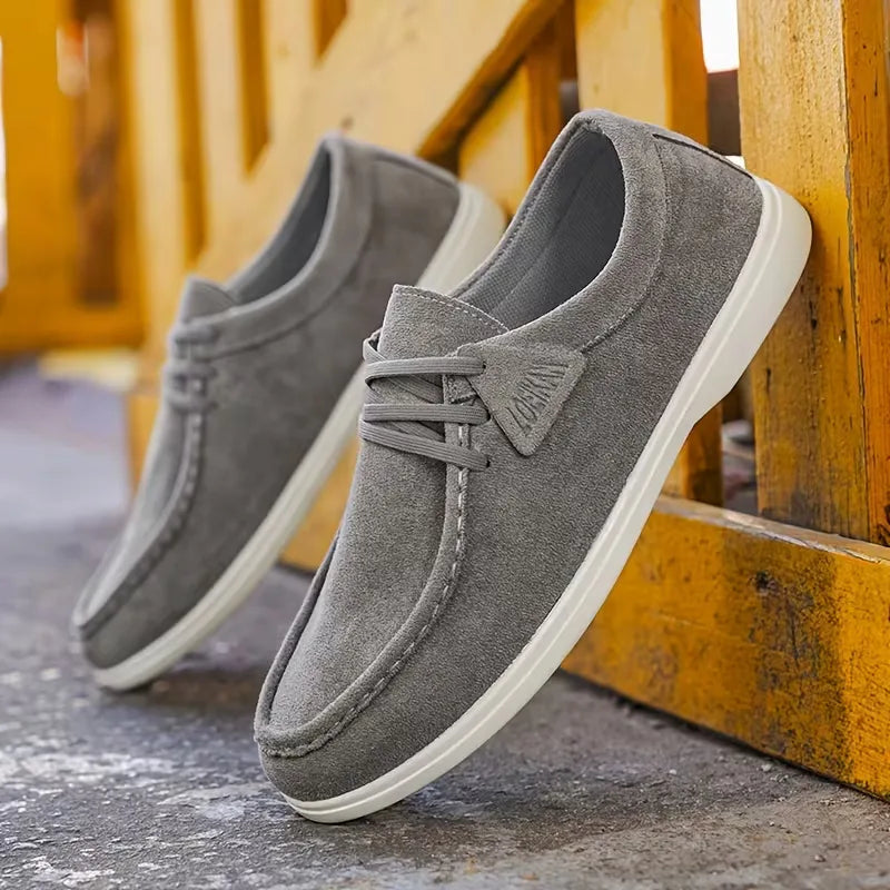 Low sneakers with slip-on design